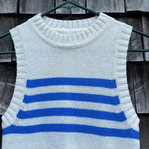 Lucky brand sleeveless white and blue sweater size xs - Picture 2 of 4